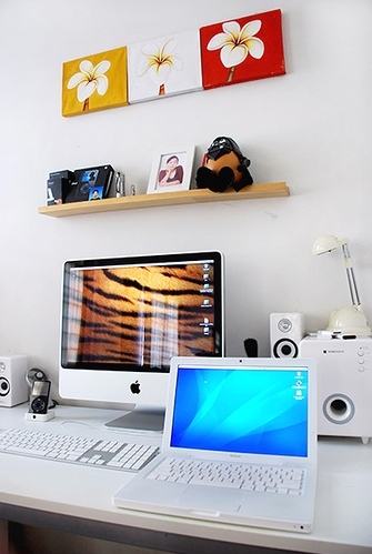apple, desk and deskspace