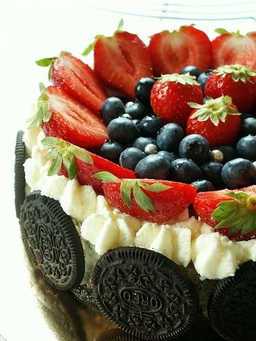 berries, blueberries and cake