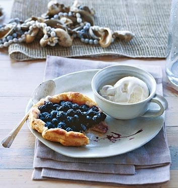 blue, blueberries and cream