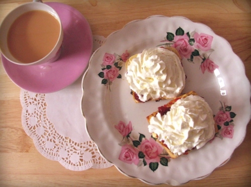 afternoon tea, cream and eat!