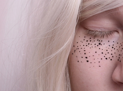 blonde, dots and eyelashes