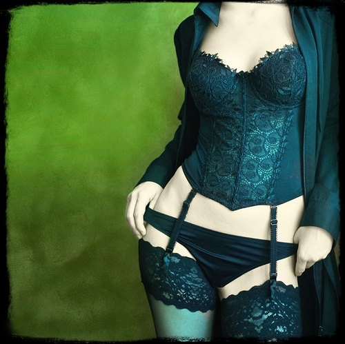 bg:green,  black and  cleavage