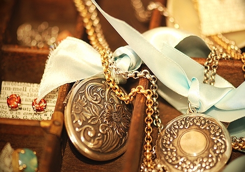 jewellry, locket and necklace