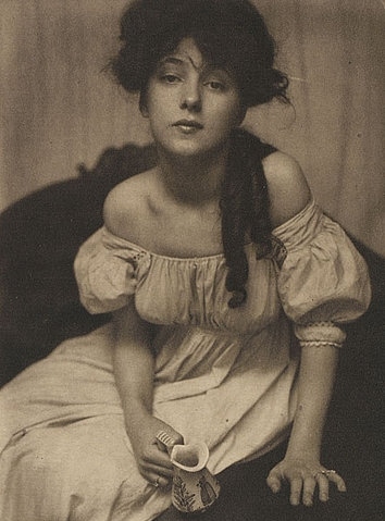 1903, alfred stieglitz and black and white