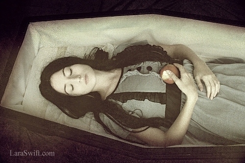 apple, coffin and dead