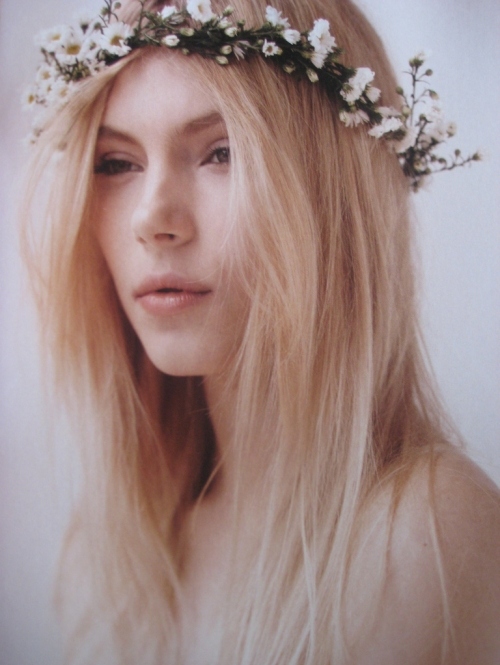 blonde, daisy chain and fashion