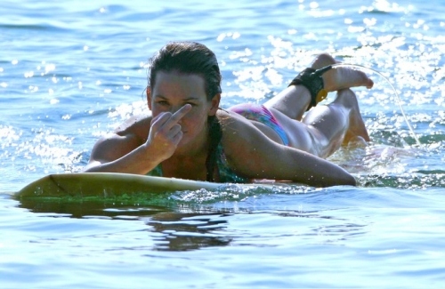 beach, evangeline lilly and finger