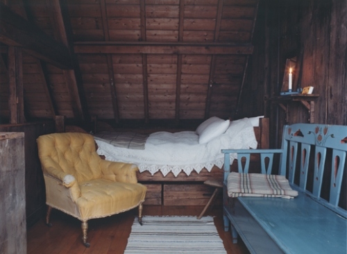 arredamento, attic and bed