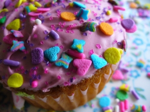 color, cupcake and eat!