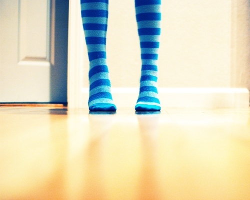 blue, feet and fg:blue