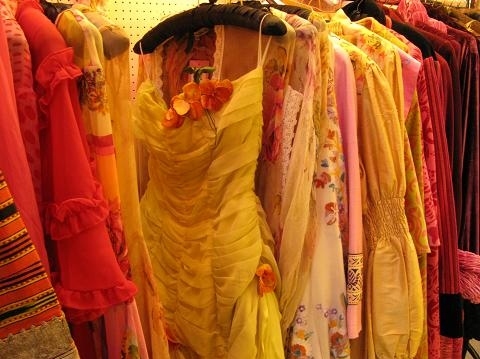 abiti, clothes rack and colour