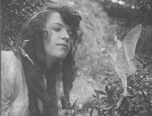 1920, black and white and cottingley fairies