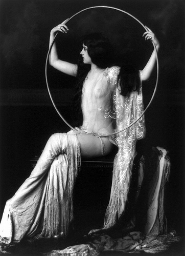 1920s, 1929 and alfred cheney johnston