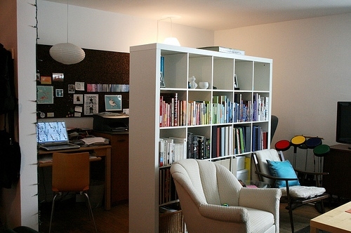 apartmenttherapy, books and decoration