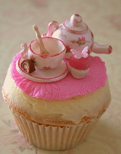 cupcake, dollhouse furniture and miniature