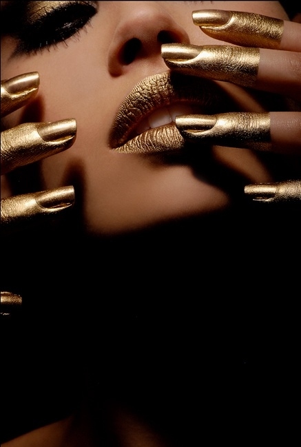 gold, gold nails and lips