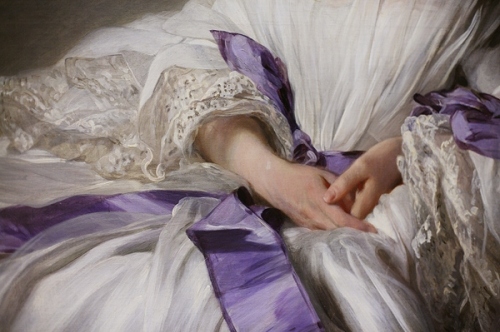 bows, detail and hands