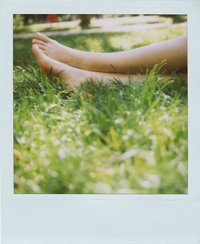 feet, grass and relax