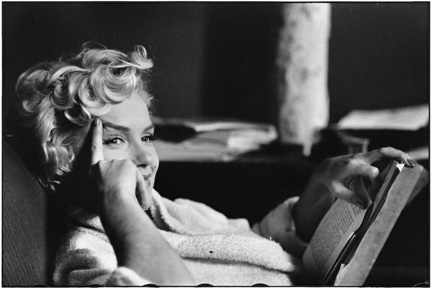 actress black and white marilyn monroe photography portrait reading