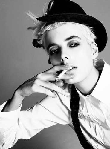aggy, agyness deyn and black and white