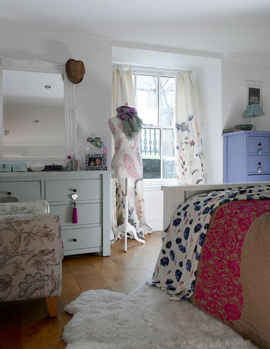 bedroom, colors and maniquin