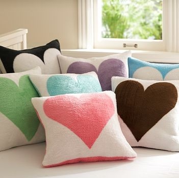 ?????, decorative and fuzzy pillows