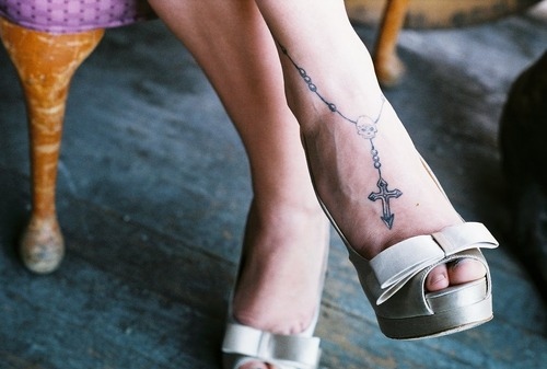 ankle, bow and cross