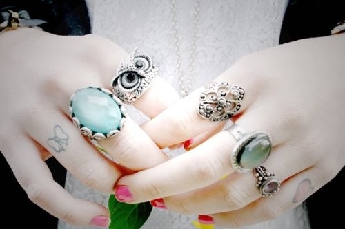 finger, hand and jewelery