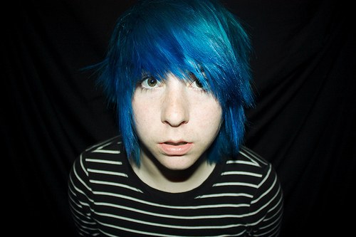 Blue haired emo boy with piercing - wide 7
