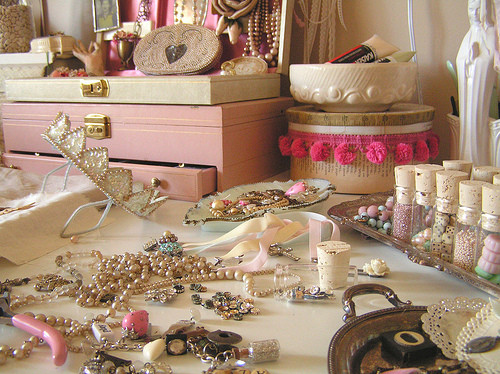 ??? ?????, accessories and collares