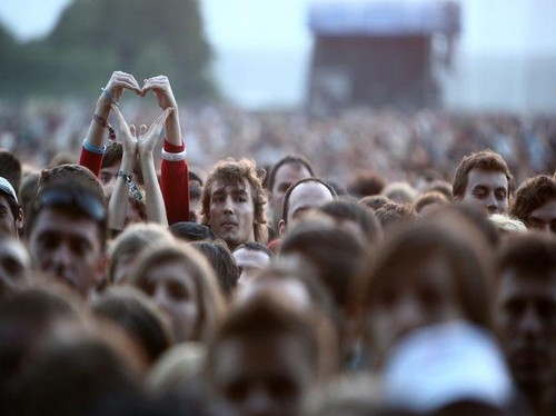 bg:outside, couples and crowd