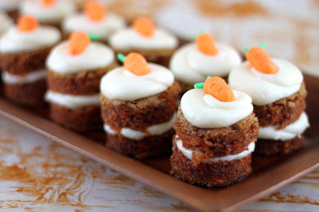 cake, carrot cake and cupcakes