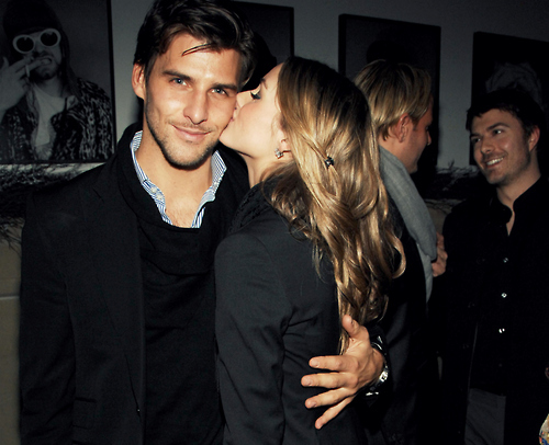 couple, kiss, kisssmytan, kurt cobain, love, olivia palermo