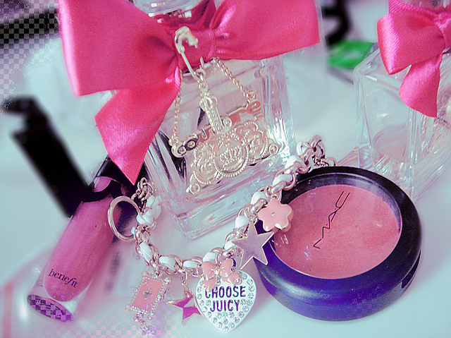 blush, bracelet and choose juicy