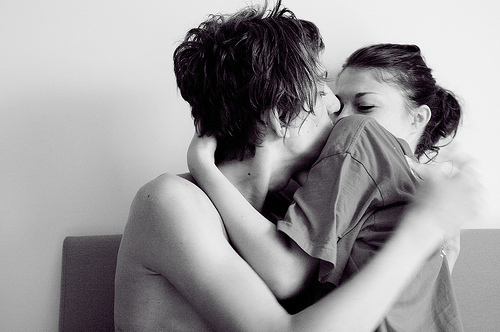 b&w, black&white, couple, cuddle, cute, jeansandcupcakes