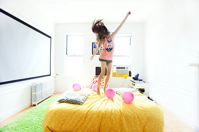 balloon,  bed and  girl