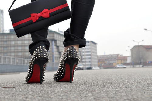 http://favim.com/orig/201105/20/black-high-heels-cool-emo-fashion-heels-jeans-Favim.com-50956.jpg