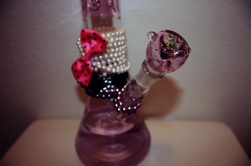 bong, bow and pretty