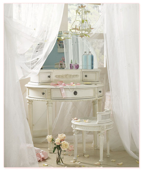 dressing table, mirror and pretty
