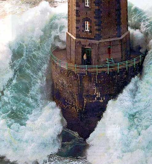 Waves Lighthouse