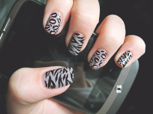 nails, phone and striped pink