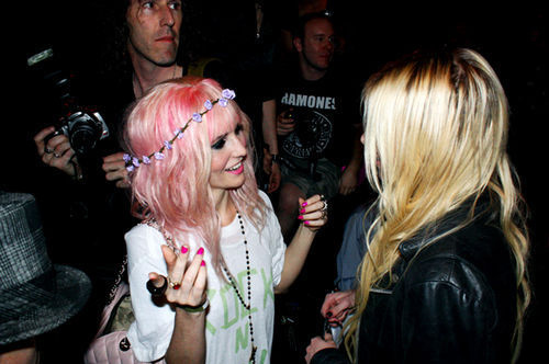 audrey kitching, avril lavigne and friends