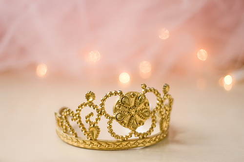 bokeh, crown and gold
