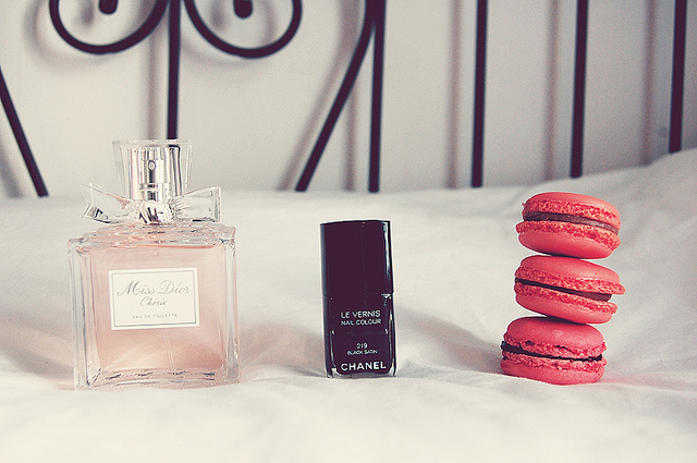 bed, berry and chanel