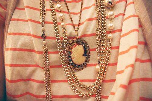 cameo, chains and cute