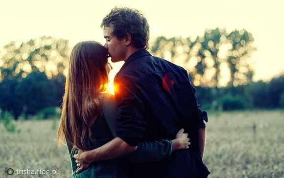 http://favim.com/orig/201105/28/couple-kiss-love-poland-sun-sunrise-Favim.com-58044.jpg