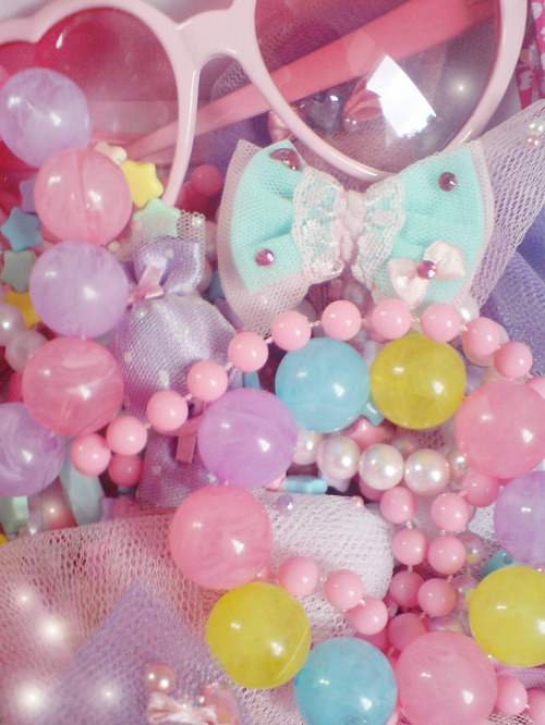 accessories, beads and bow