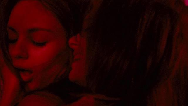 natalie portman and mila kunis kissing. mila kunis, natalie