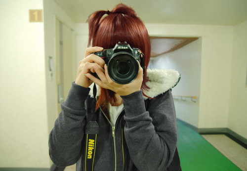 camera-dananti-kim-mikki-red-hair-ulzzan
