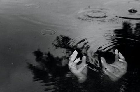 art, black and white, hands, nature, photography, water - image #61751